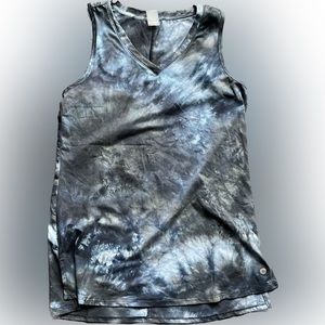 Tie-dye V-neck work out tank  *LOW SHIPPING – BUNDLE & SAVE!*